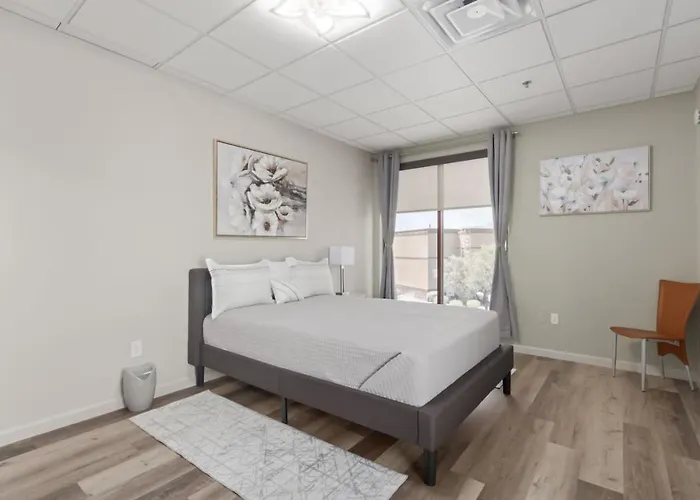 Apartment New 2 Bed 2 Bath On The Avenue