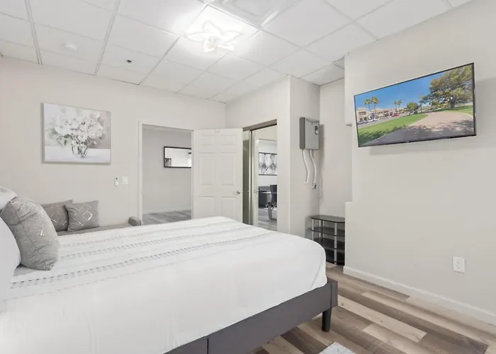 New 2 Bed 2 Bath On The Avenue