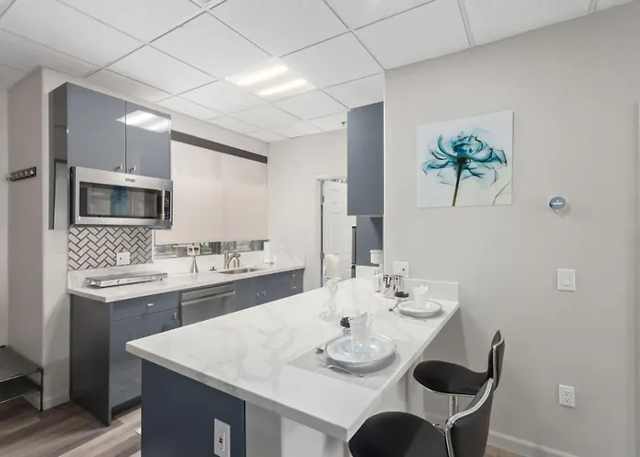 New 2 Bed 2 Bath On The Avenue Apartment *