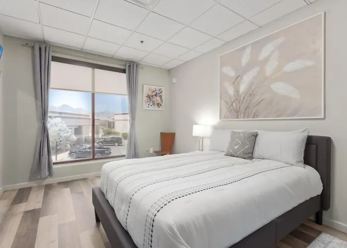 Apartment New 2 Bed 2 Bath On The Avenue