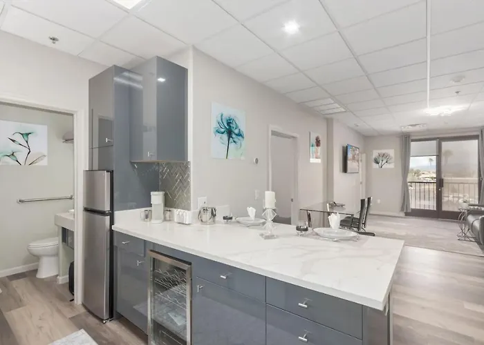 Apartment New 2 Bed 2 Bath On The Avenue *