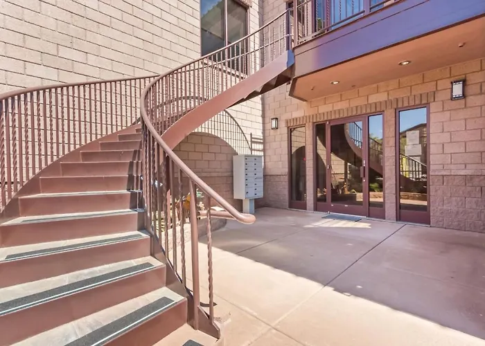 New 2 Bed 2 Bath On The Avenue Apartment *