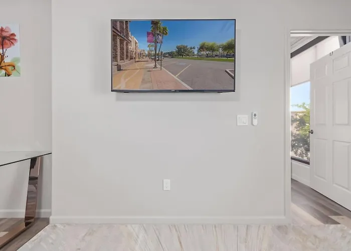Apartment New 2 Bed 2 Bath On The Avenue